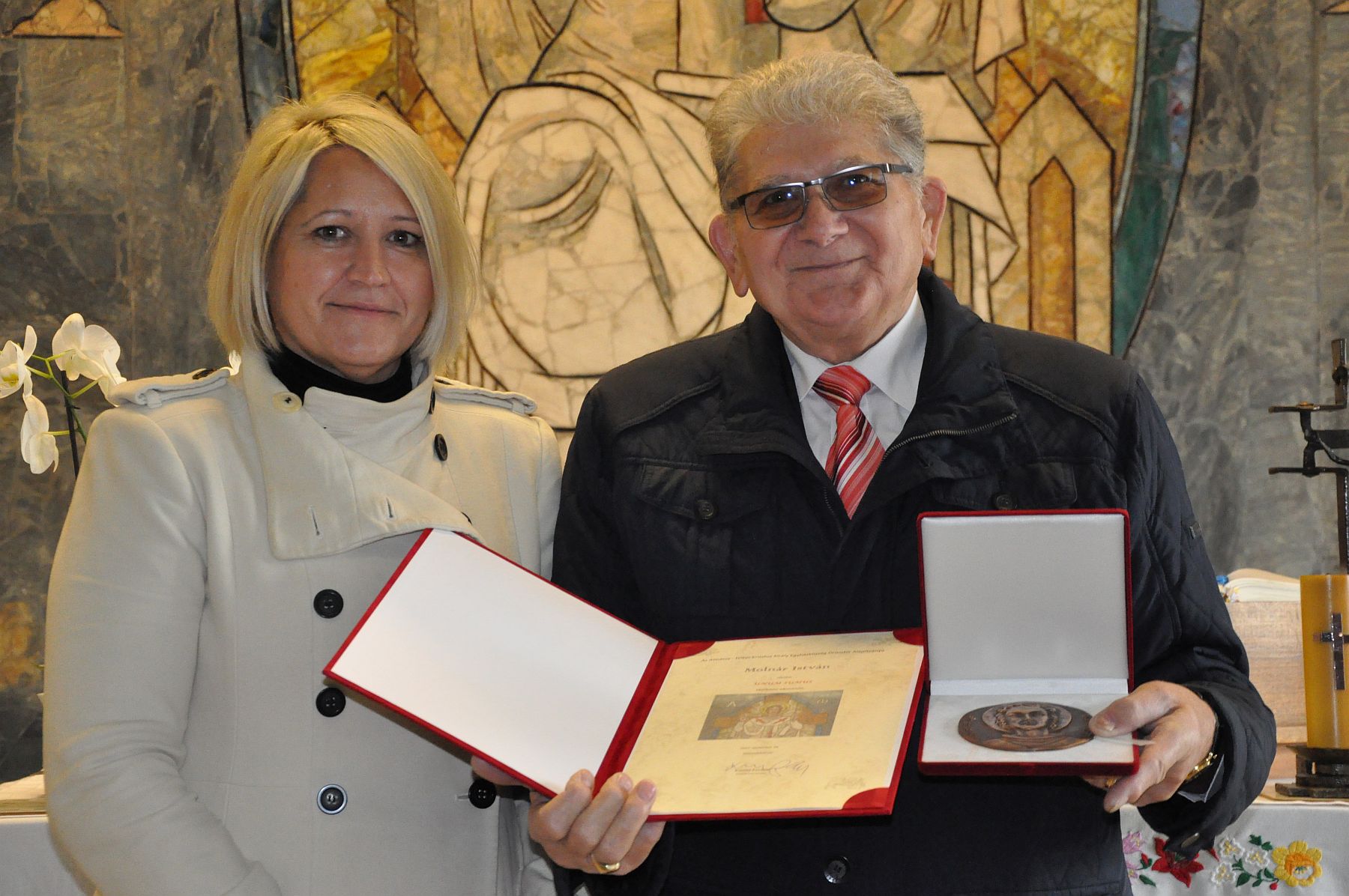 A Krisztus Király díj átadása az Almássy-telepi templomban